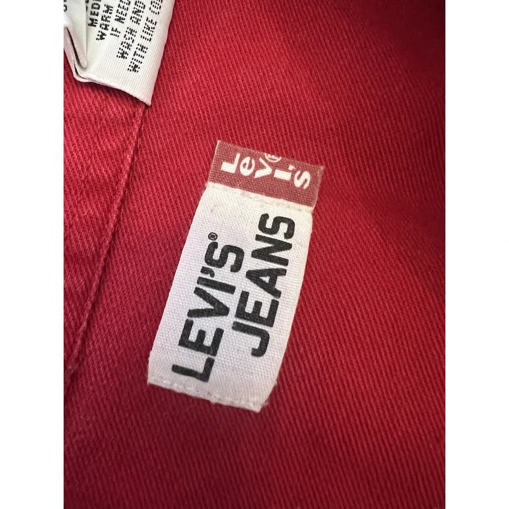 Vintage Levi's Men's Red Denim Button Up Shirt XL Loose Fit Metal Buttons Tab